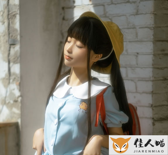 蠢沫沫小黄帽cos：萌力四射，还原度满分！