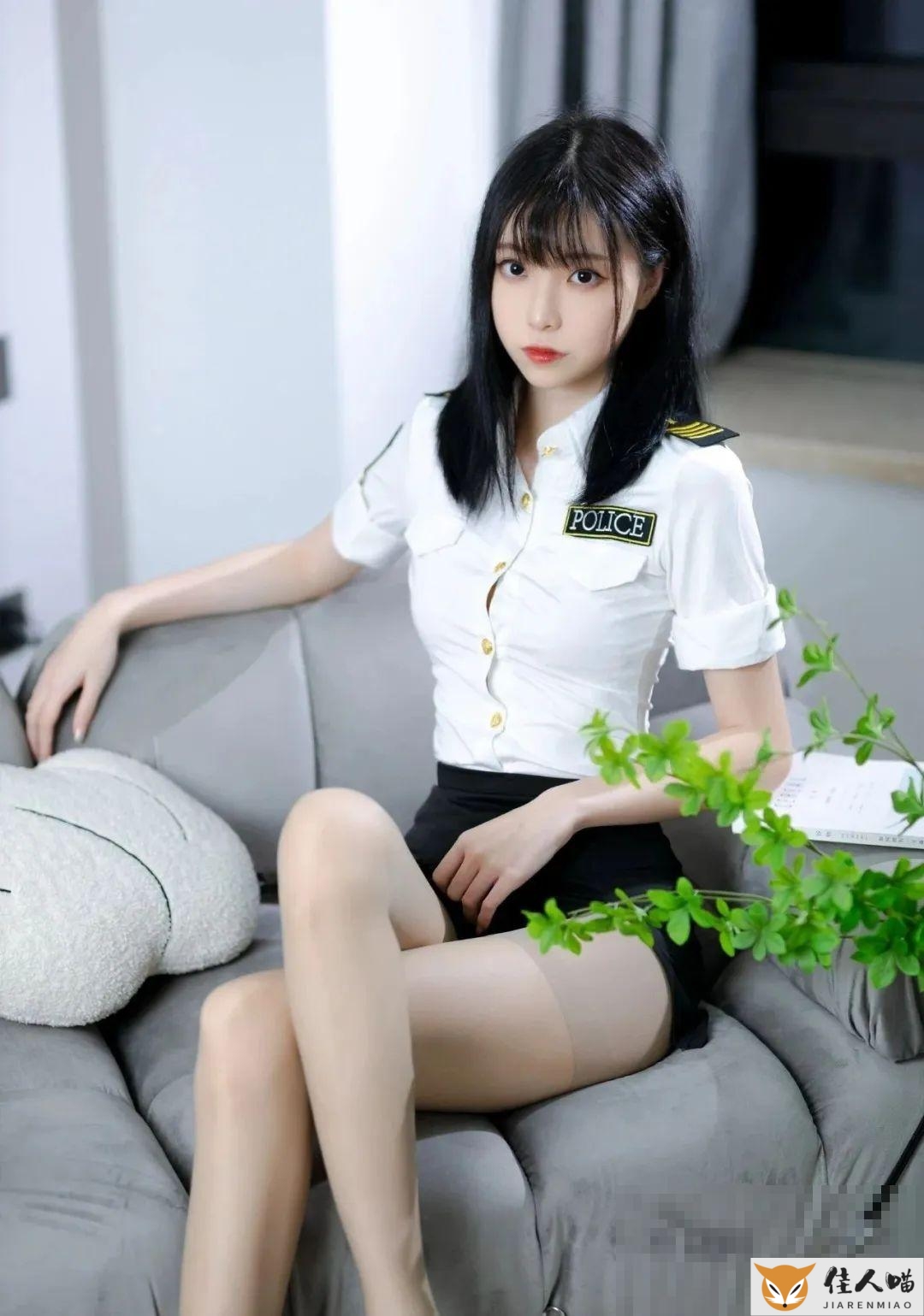许岚 LAN 的灰丝制服大片，御姐魅力让人难以忘怀！