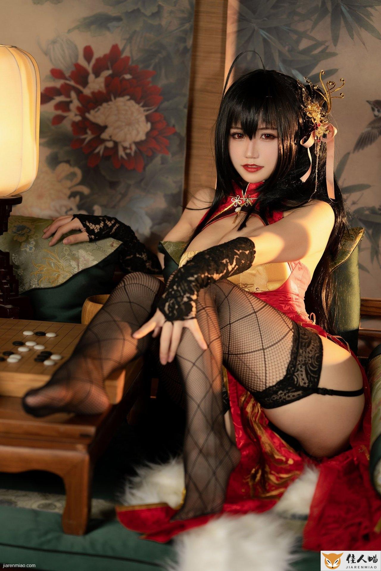 小仓千代w蔚蓝档案cosplay返图:红金和风道具堆满场 cosplay写真 第2张