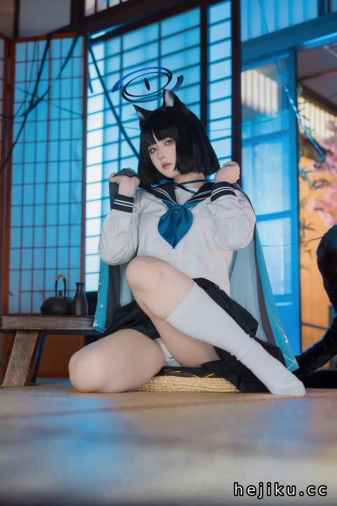 屿鱼Cos写真五套造型赏析：校园清纯、暗黑魅魔与赛车女郎全收录