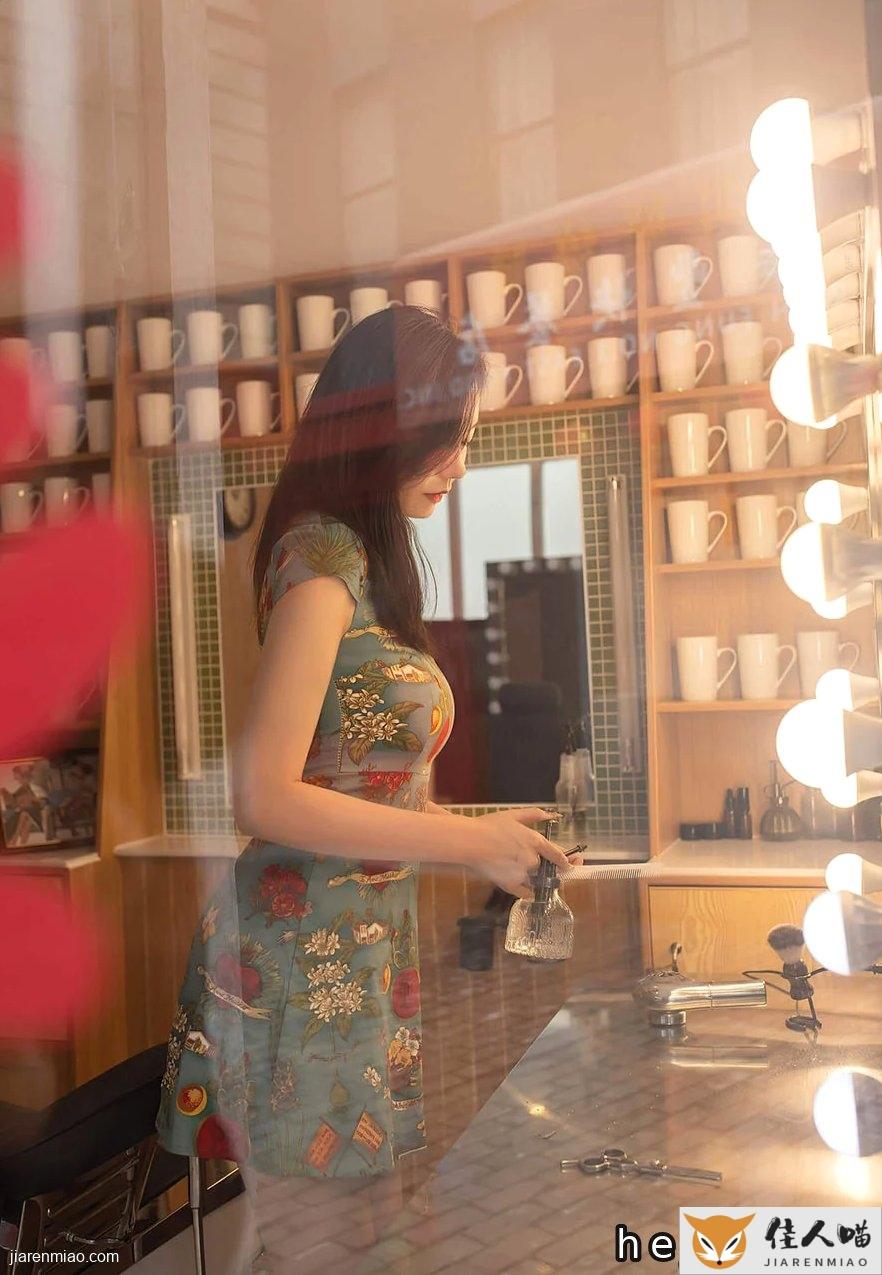 安然maleah早期套图：黑裙过膝袜，172cm耐看型coser cosplay写真 第4张