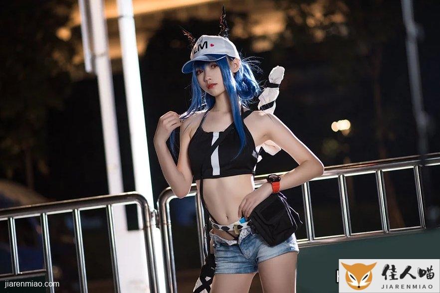 蓝发女孩大大卷卷小卷:十九套甜美随拍现场直击 cosplay写真 第4张