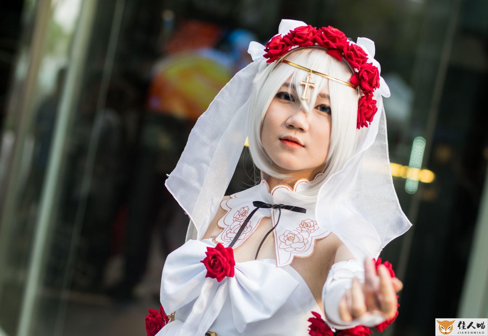 Beautiful cosplay featuring a bridal character with floral details in an outdoor setting.