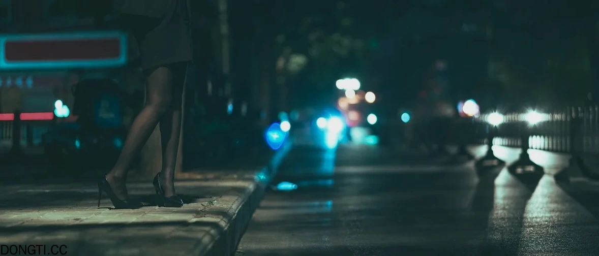 蠢沫沫《叫兽的恶作剧》cos图集：职场OL与深夜剧情整理